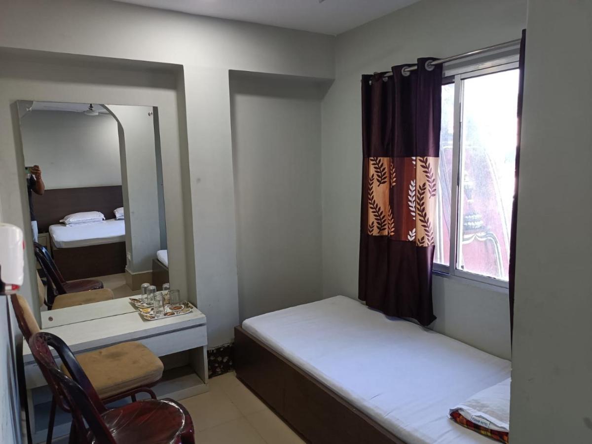 Kusum Hotel Dibrugarh Exterior foto