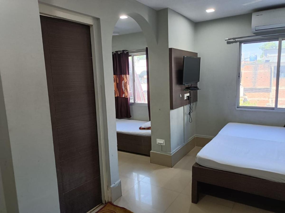 Kusum Hotel Dibrugarh Exterior foto